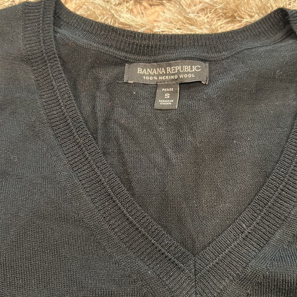 Banana Republic 100% Merino Wool Sweater - Picture 2 of 3